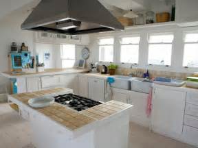 9:18 fix this build that 2 782 763 просмотра. Inspired Examples of Tiled Kitchen Countertops | HGTV