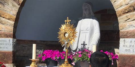 Processions Mark Solemnity Of Corpus Christi