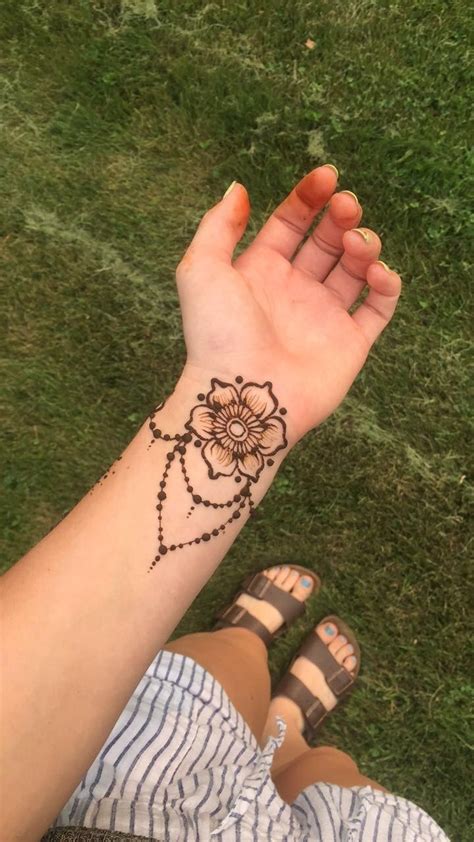 Pin By Queen G On Henna Henna Tattoo Wrist Wrist Henna Small Henna Tattoos