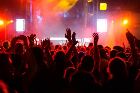 6 Ways To Keep Fans Coming To Your Gigs Diy Musician Blog