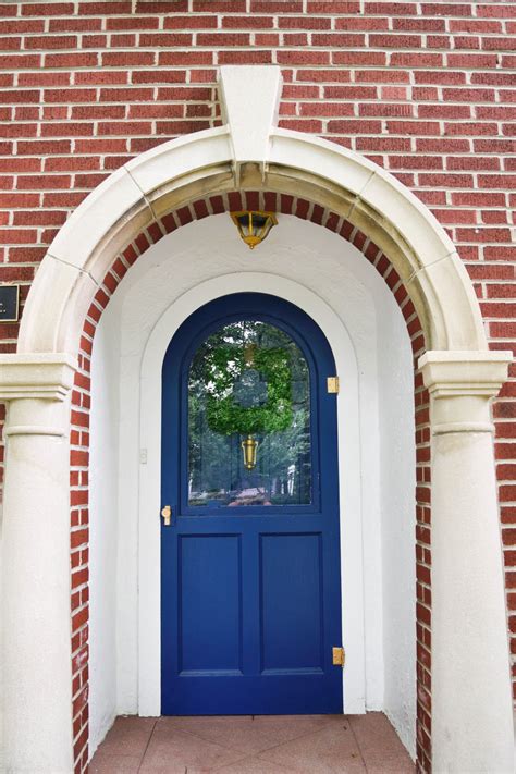 The paint color looks warmer in this photo due the natural light). Benjamin Moore New Gold Metallic Paint | Front door paint ...