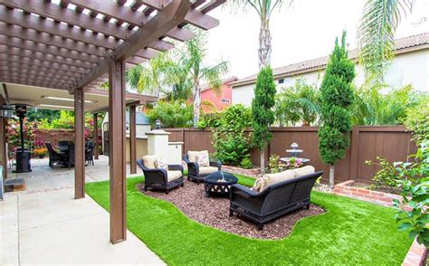 Unlike natural grass, artificial turf doesn't need any fertilizer or pesticides. Artificial Grass (Ultimate Design Ideas Guide) - Designing ...