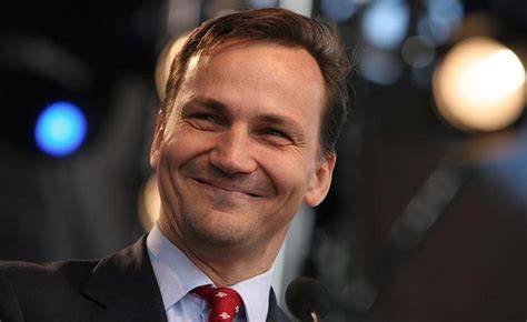 Tak, to jest mujahid radosław sikorski w 1987 roku będący brytyjskim dziennikarzem (jak zwykle z bronią, a nie aparatem), dziś będący ministrem spraw zagranicznych polski. Polonya Dışişleri Bakanı Radoslaw Sikorski, Afganistan'da!