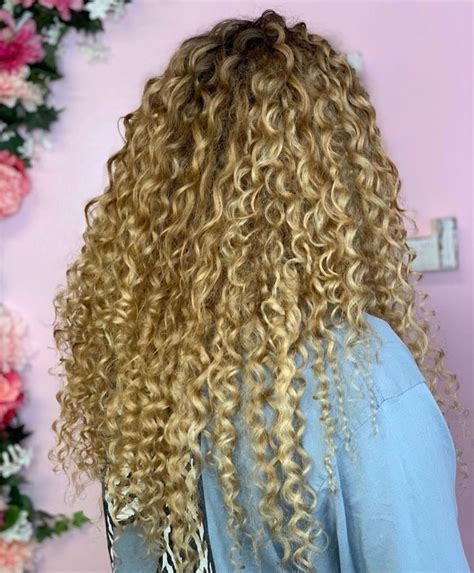 Three wefts with 3 clips. Curly long blonde 3b hair type | Curly clip ins, Clip in ...