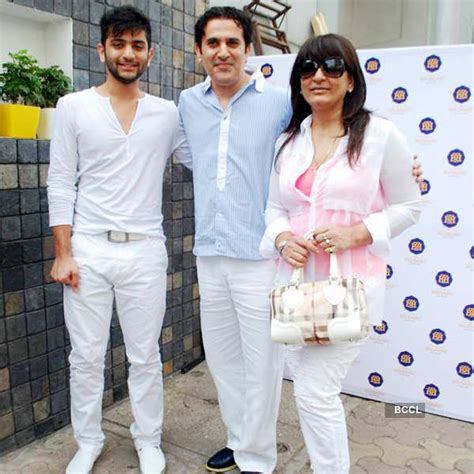 Parmeet Sethi And Archana Puran Singh With Their Son During Sunday
