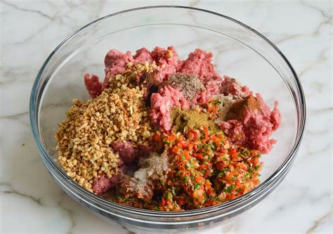 Place all of the marinade ingredients onto a food processor or blender and blend together. Middle Eastern Lamb Kofta | Recipe | Kofta, Lamb dishes ...