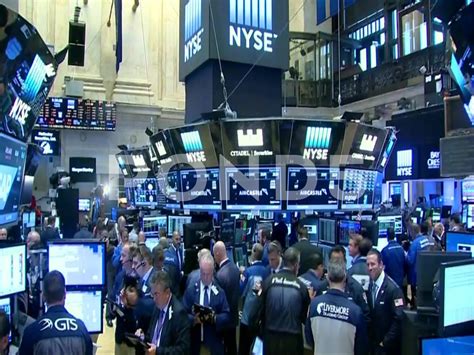 Find the perfect nyse trading floor stock photos and editorial news pictures from getty images. TRADERS ON THE NYSE FLOOR INSIDE NEW YORK STOCK EXCHANGE ...