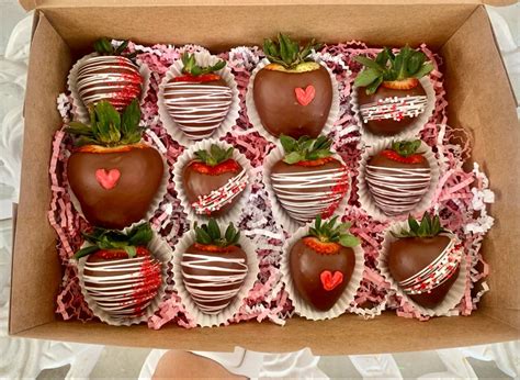 Valentines Day Chocolate Covered Strawberry Boxes In 2021 Strawberry