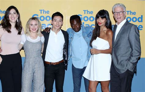 The Good Place Cast To Host The Oscars In Character The Campaign Has