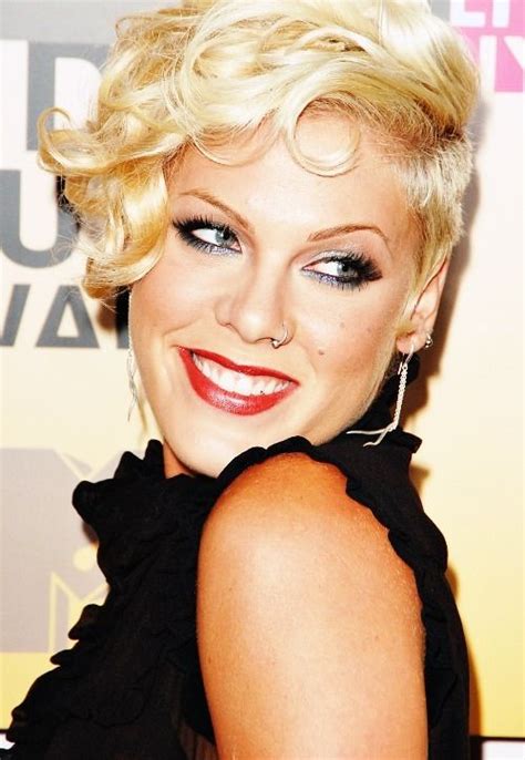 Gallery For Pink Singer Tumblr Pink Singer Pink S Hairstyles