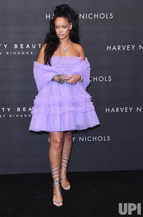 Photo Rihanna Attends The Rihanna Fenty Beauty Collection Launch In
