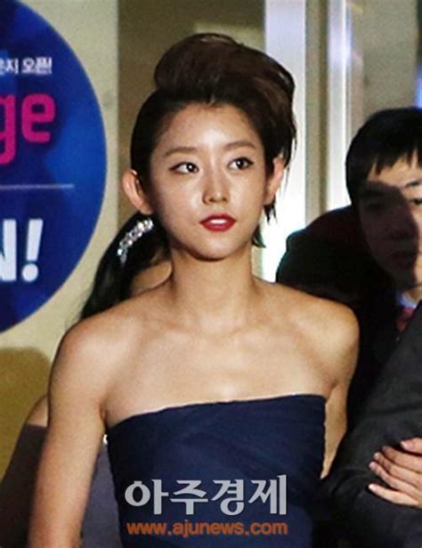 그는 과거 대마초 사건에 대해 후회하고 반성하며 지내고 있다며 방송 복귀 계획은 없으나, 여자친구와 함께. '대마초 혐의' 송인화 소식에 네티즌 "자매 사이가 좋구나" - 아주 ...