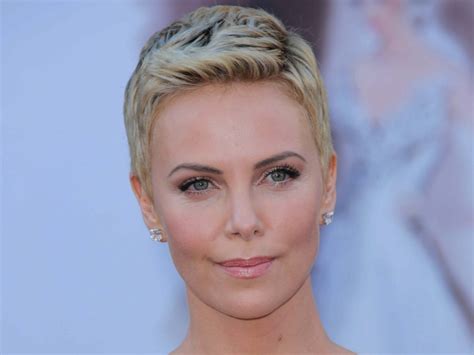 Charlize Theron Super Short Pixie Cut For Pale Blonde Hair