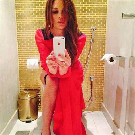 Danielle Lloyd Takes A ‘selfie Showing Her Bum Gun The Bum Gun Bidet