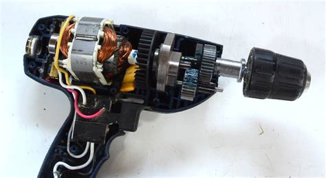 The cumulative compound motor has high starting torque characteristic. How DC motors (universal motors) work