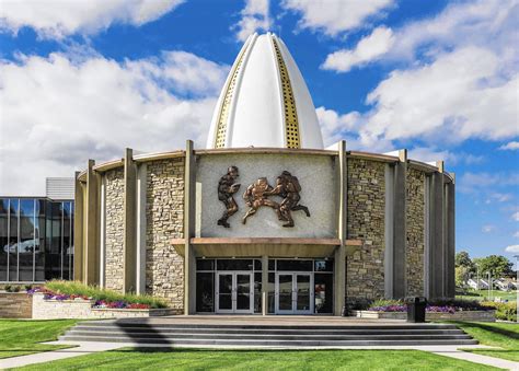 The college football hall of fame is a hall of fame and museum devoted to college football. Bears fans can make like Urlacher with a trip to the Pro ...