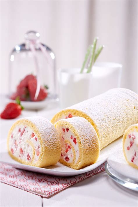 Honigkuchen in 30 minuten ein einfaches.rezept ohne die kuchen zu rollenwie man einen honigkuchen kocht, ohne die kuchen in 30 minuten zu rollen, können sie. Erdbeer-Quark-Rolle | Kuchen und torten, Kuchen und torten ...