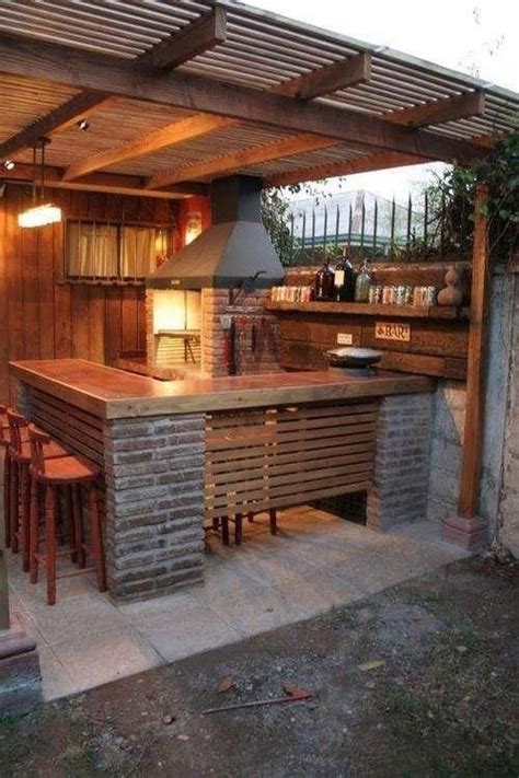 We hope you find your inspiration here including layout this outdoor kitchen set on the home's deck features a bar made of brick and concrete with classy bar stools. 20+ kreative und schöne DIY Outdoor-Küche-Design-Ideen ...