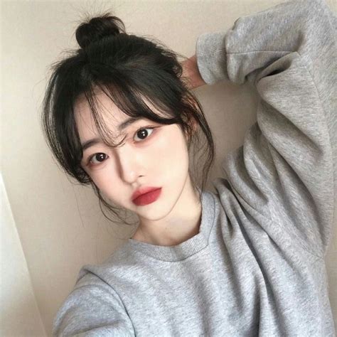 𝒫𝒾𝓃𝓉𝑒𝓇𝑒𝓈𝓉 𝒽𝑜𝓃𝑒𝑒𝓎𝒿𝒾𝓃 Korean Bangs Hairstyle Cute Korean Girl