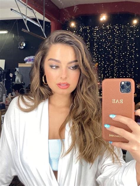 Download Classy Tiktok Star Addison Rae Pfp Mirror Selfie Wallpaper
