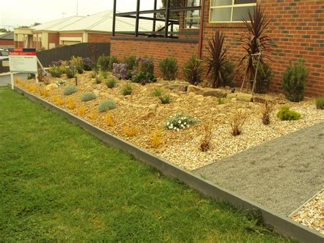 Because of its ease of transport, you will landscaping rock garden prices can get pretty expensive depending on the size and availability of the rocks. Scorpio Landscaping Geelong: Simple rock garden and path