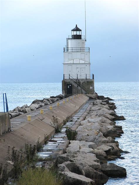 Manitowoc Breakwater Lighthouse Photograph By Keith Stokes