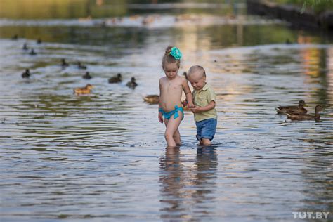 Малыши на речке красивые фото