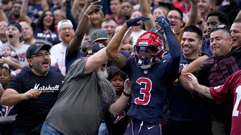 Diminutive Tank Dell is putting up huge numbers in his rookie season