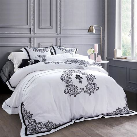 Luxury White Embroidered Bedclothes Egypt Cotton Bed Set 5 Star Hotel
