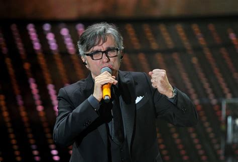 A maggio del 2019, un altro infortunio sul palco: Gaetano Curreri a 105 Mi Casa, oggi alle 18.00 - Radio 105