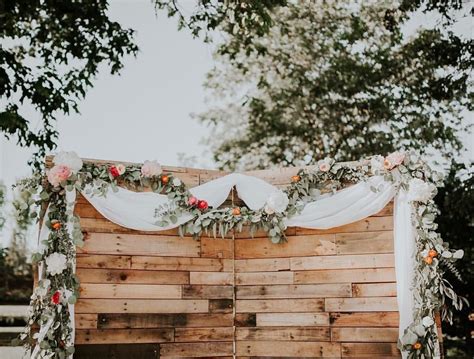 38 Floral Wedding Backdrop Ideas For 2020 Mrs To Be Wood Backdrop