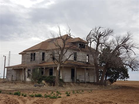 Long abandoned farm house south of Plainview Texas. | Abandoned farm