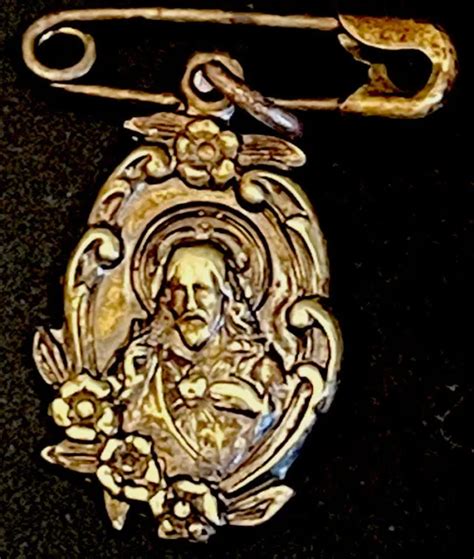 Vintage Catholic Sacred Heart Of Jesus Gold Tone Medal On Pin 999