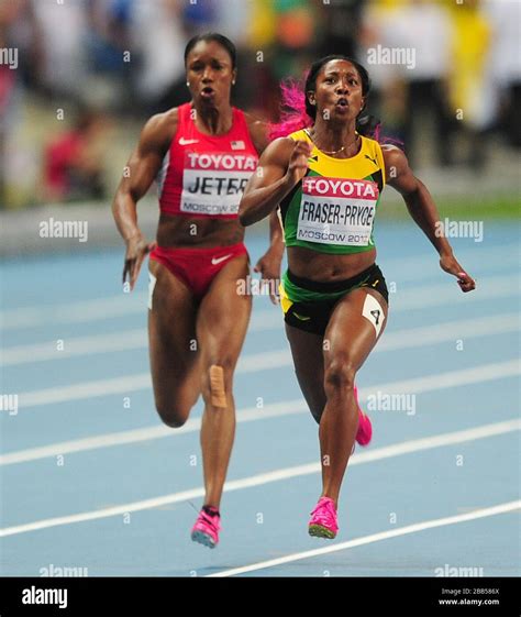 Jamaicas Shelly Ann Fraser Pryce Right Beats Usas Carmelita Jeter Left To Win Gold In The