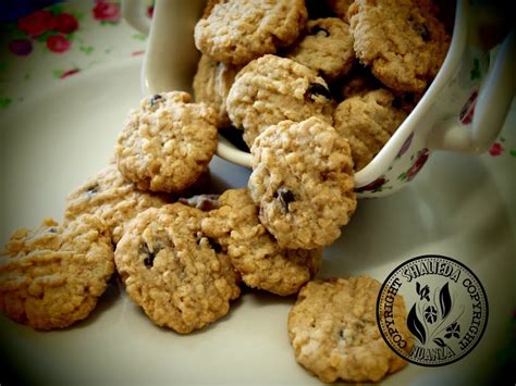 Ramai yang sukakan biskut coklat chip atau chocolate chip cookies rangup dan sedap ala famous amos yang berbau wangi semerbak yang boleh didapati di seluruh malaysia. Pesona Cinta Cida de'Nuanza: biskut nestum coklat cip