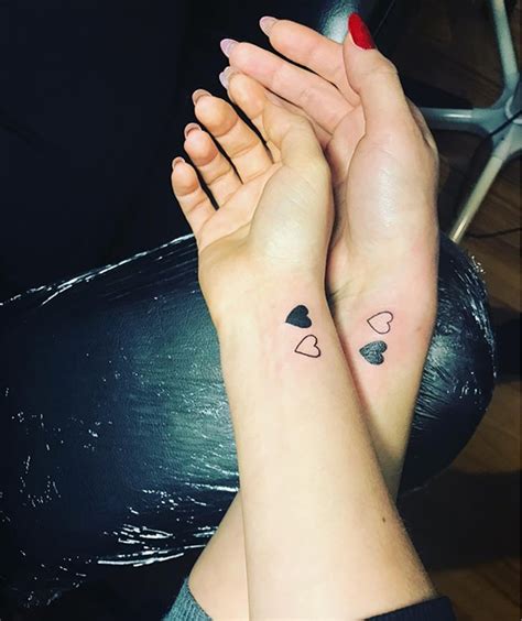 Arrow is a common matching tattoo design but you can make it even cooler by adding the name of your best friend in it. 72 Creative Matching Best Friend Tattoos That Are Super ...