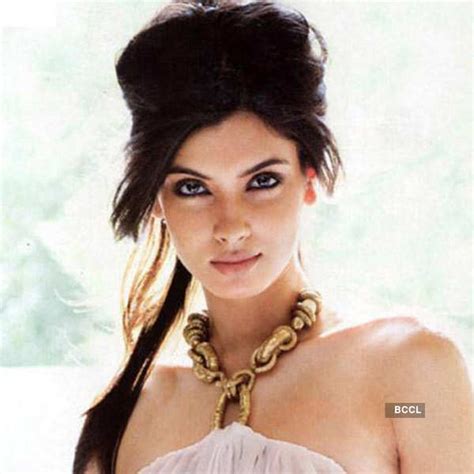 The Super Sexy Diana Penty Poses For The Cameras During A Photoshoot
