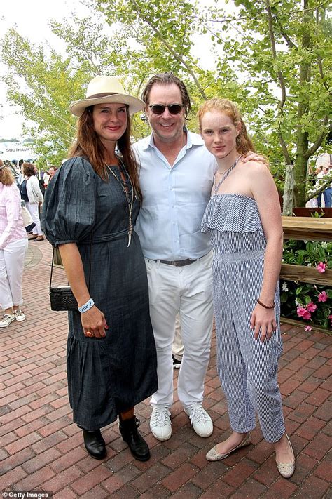 Brooke Shields Says Shes A Fighter As She Discusses Overcoming A Broken Femur And