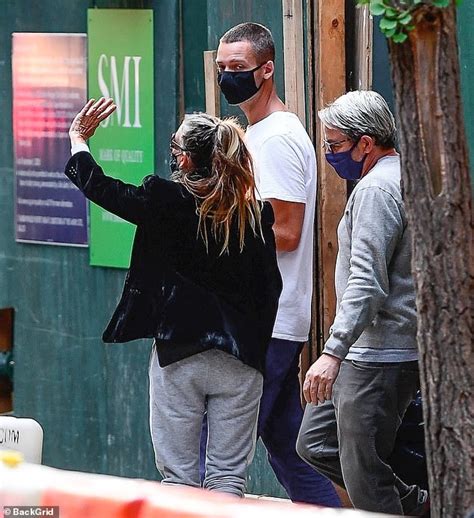 Finden sie hier traueranzeigen, todesanzeigen und beileidsbekundungen aus ihrer tageszeitung oder passende hilfe im trauerfall. Sarah Jessica Parker and Matthew Broderick cut a casual ...