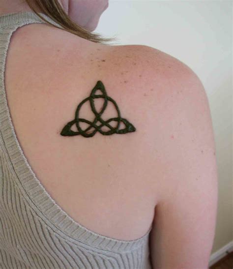 48 Deeply Meaningful Sister Tattoo Ideas Livinghours