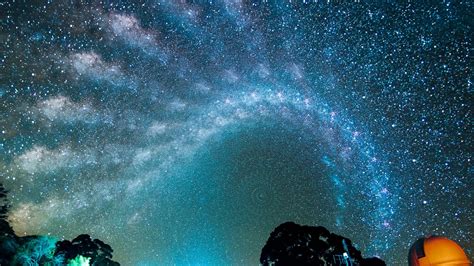 See The Awesome March Of The Milky Way Across The Night Sky