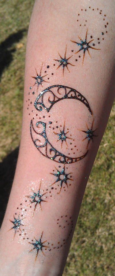 Designs range from simple shapes to even very intricate designs. Henna in Las Cruces (With images) | Henna tattoo, Star ...