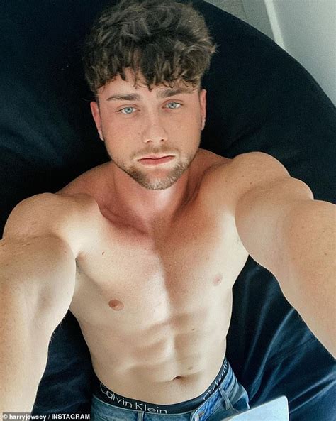 Too Hot To Handle Star Harry Jowsey Reveals How Much He Makes A Month On Onlyfans S Chronicles