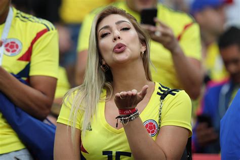 Bellas Hinchas Colombianas En El Partido Colombia Vs Inglaterra En