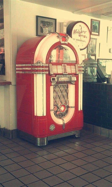 A Giant Vintage Red Jukebox An Absolute Unit Vintage Retro