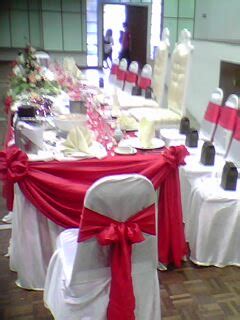 Meja makan meradab cream merah. First One Resources: tema- merah putih