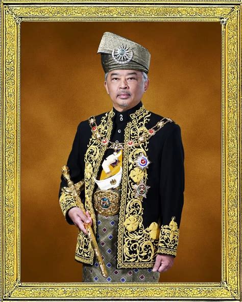 Malaysia enthrones new king after historic abdication world. Pertabalan Tengku Abdullah Sultan Pahang sebagai Agong ke ...