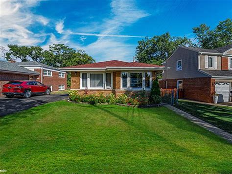 6761 N Kolmar Ave Lincolnwood Il 60712 Mls 11930051 Zillow