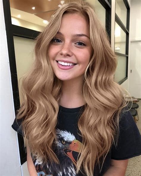 Trend Watch Honey Blond Hair Is The Sweetest Hair Color Honey Blonde