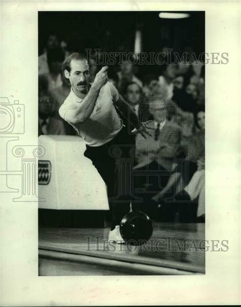 1984 Press Photo Pro Bowler Marshall Holman Is A Contender At